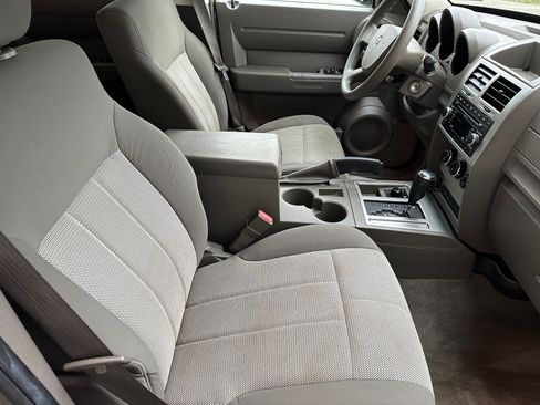 Used 2007 Dodge Nitro 4WD SXT image 12