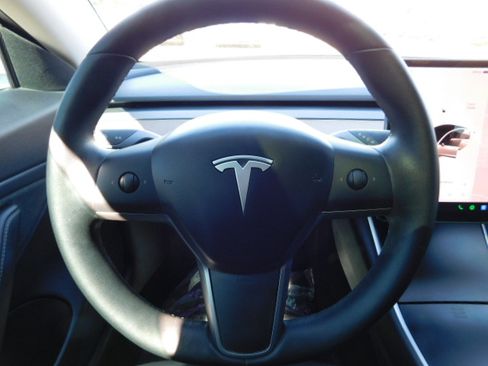 Used 2020 Tesla Model 3 Performance image 15