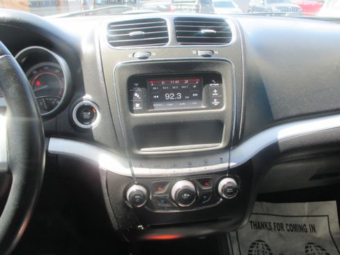 Used 2018 Dodge Journey SXT FWD image 5