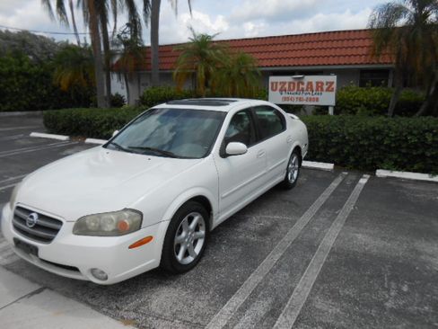 Used 2002 Nissan Maxima SE FWD image 1