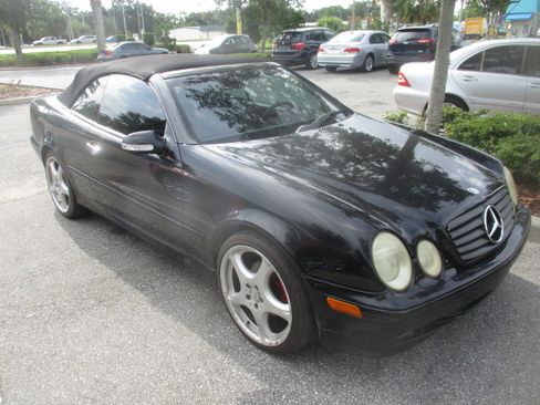 Used 2001 Mercedes-Benz CLK 320 image 8