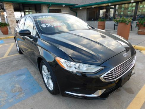 Used 2018 Ford Fusion SE image 1