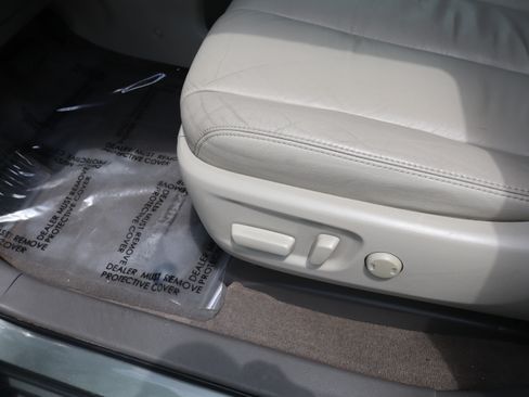 Used 2013 Toyota Sienna XLE Minivan FWD image 18