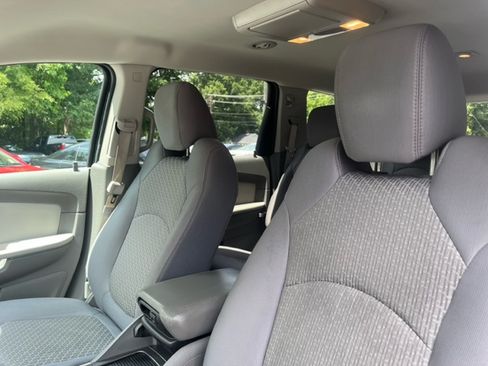 Used 2011 Chevrolet Traverse LT image 8