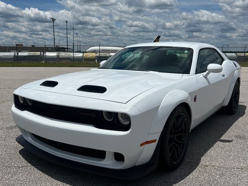 Used 2023 Dodge Challenger SRT Hellcat RWD image 3