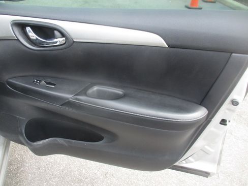 Used 2019 Nissan Sentra S image 18