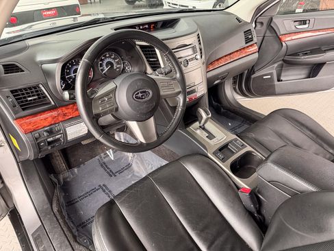 Used 2010 Subaru Outback 2.5i Limited image 7