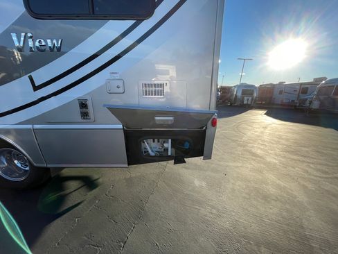 Used 2015 Mercedes-Benz Sprinter 4500 image 14