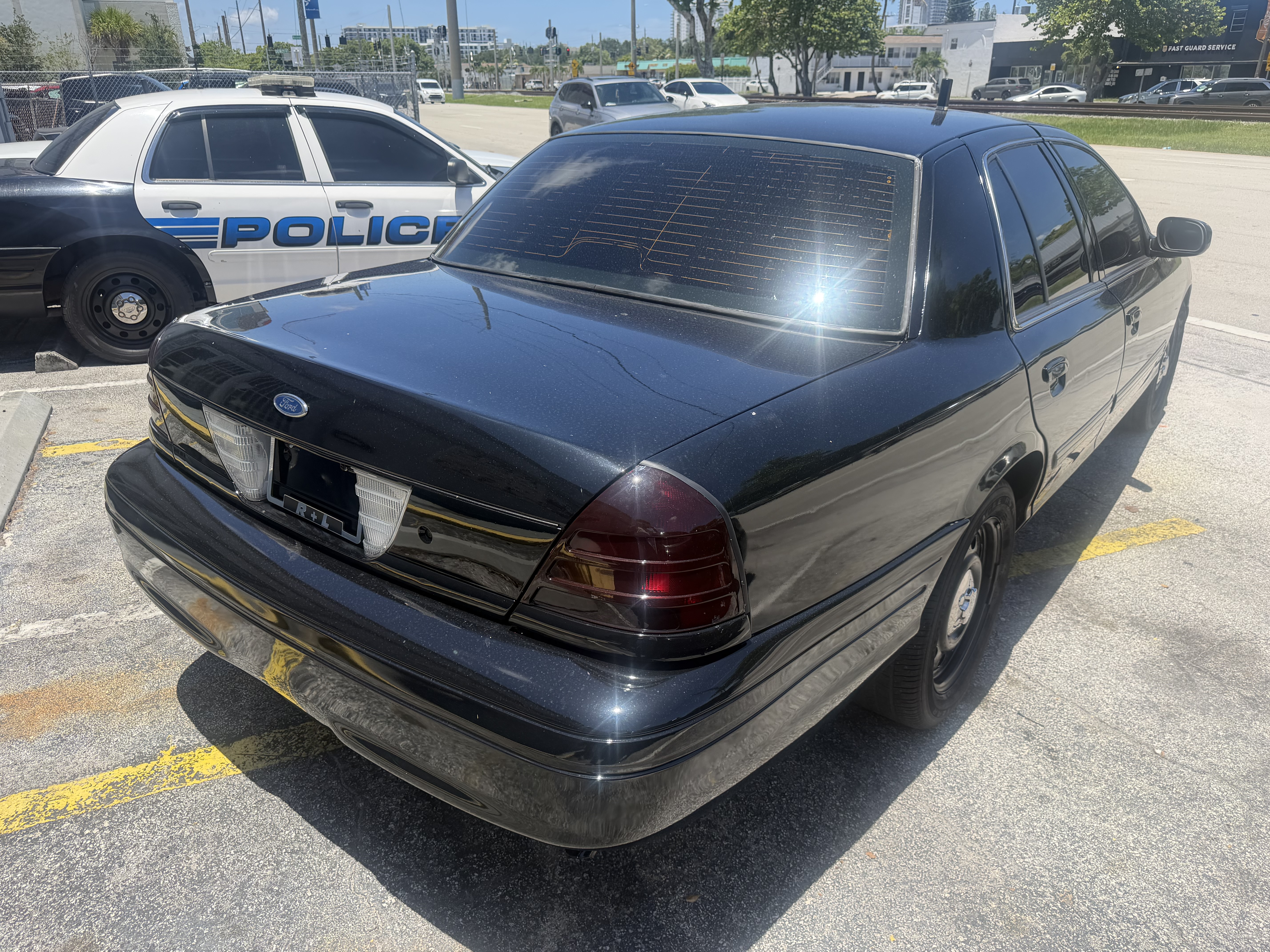 Used 2011 Ford Crown Victoria Police Interceptor RWD image 7