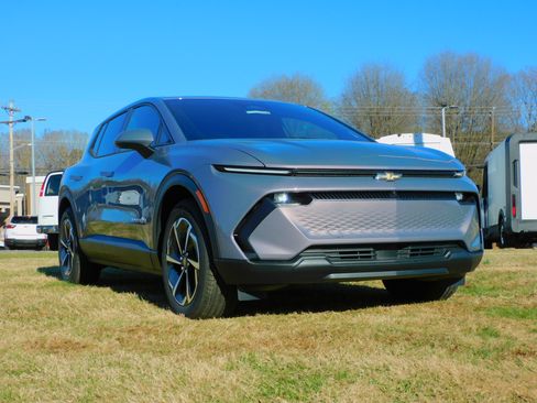 New 2026 Chevrolet Equinox EV LT image 9