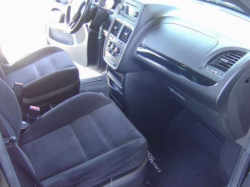 Used 2014 Dodge Grand Caravan SE image 15