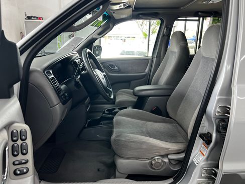 Used 2001 MAZDA Tribute LX image 10