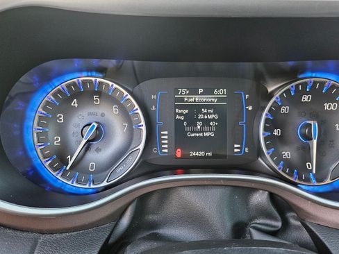 Used 2024 Chrysler Voyager LX image 19