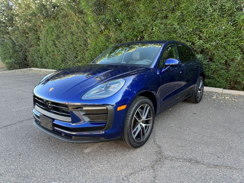 Used 2025 Porsche Macan AWD/4WD image 1