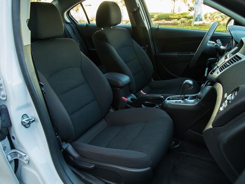 Used 2016 Chevrolet Cruze Limited LT image 22