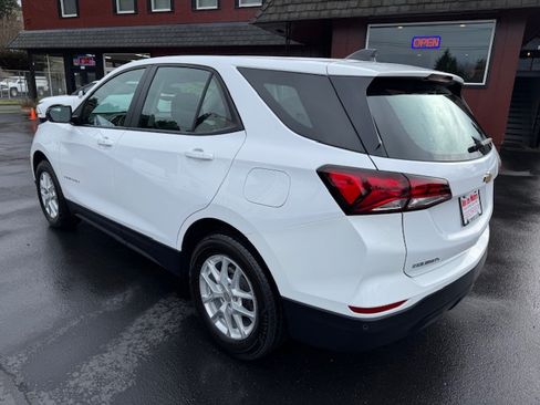Used 2023 Chevrolet Equinox LS image 2