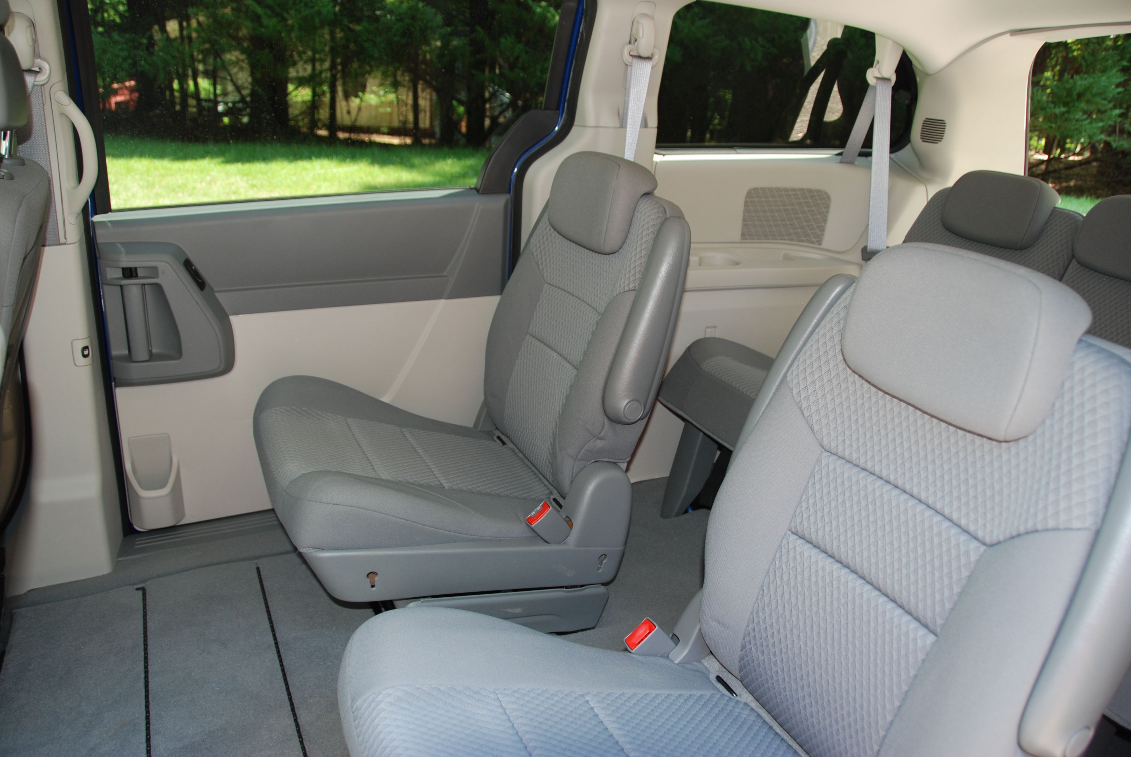 Used 2010 Dodge Grand Caravan SE FWD image 24