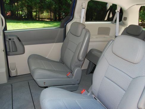 Used 2010 Dodge Grand Caravan SE FWD image 24