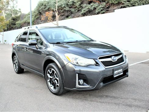 Used 2017 Subaru Crosstrek 2.0i Limited AWD/4WD image 2