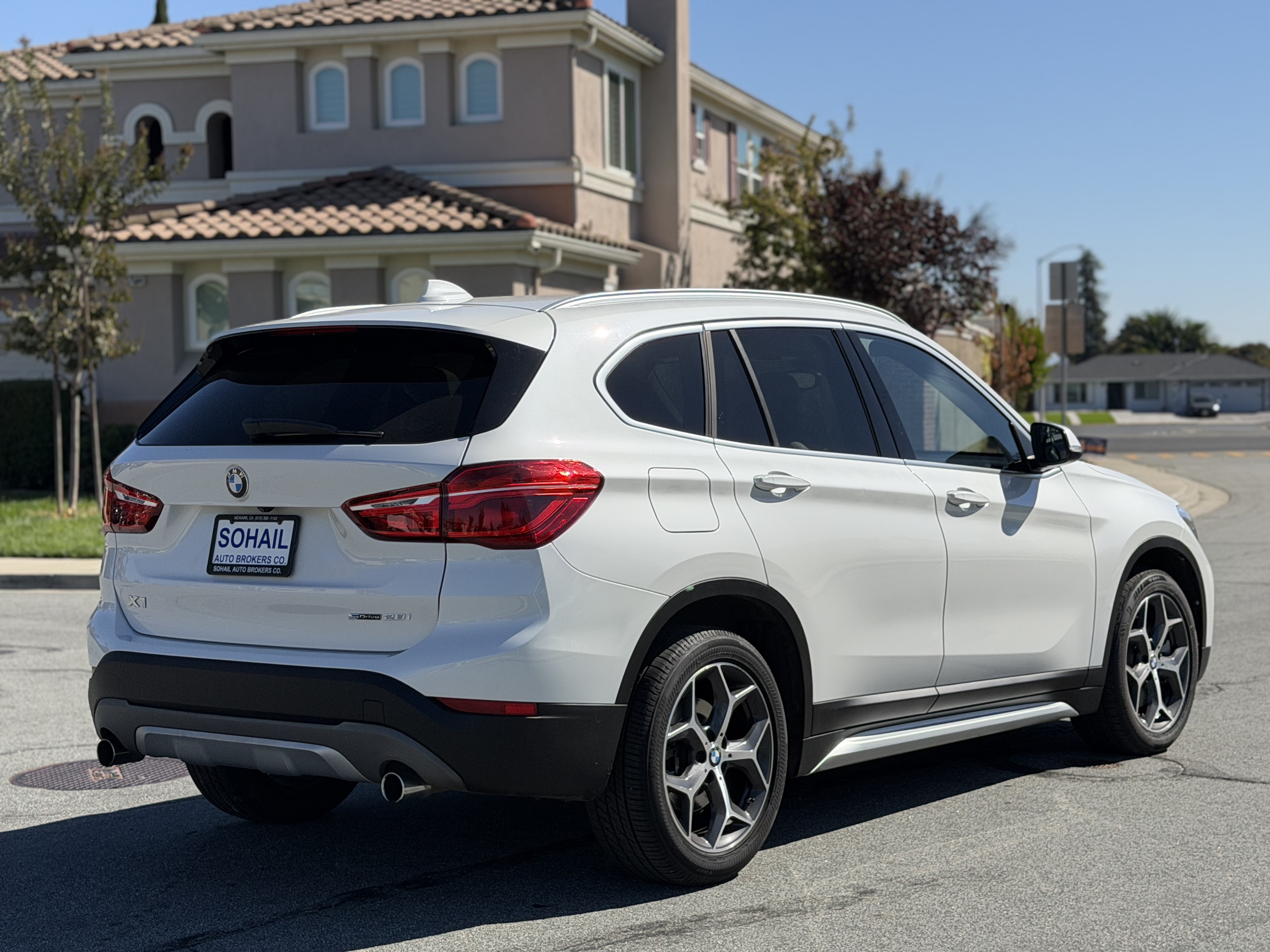 Used 2018 BMW X1 sDrive28i FWD image 2