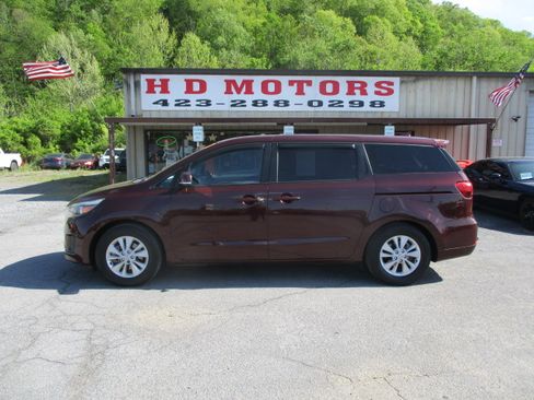 Used 2017 Kia Sedona LX FWD image 1