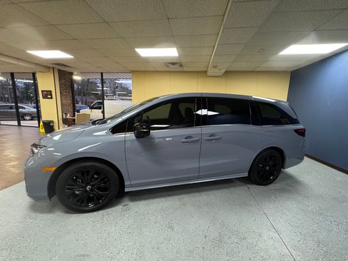 Used 2025 Honda Odyssey L image 3