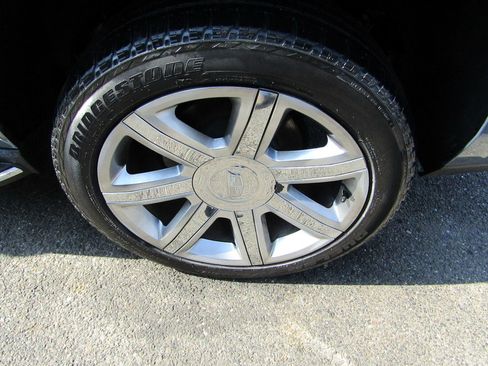 Used 2016 Cadillac Escalade Luxury image 11