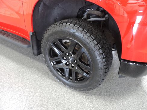 Used 2022 Chevrolet Silverado 1500 4x4 Crew Cab LT Trail Boss image 12