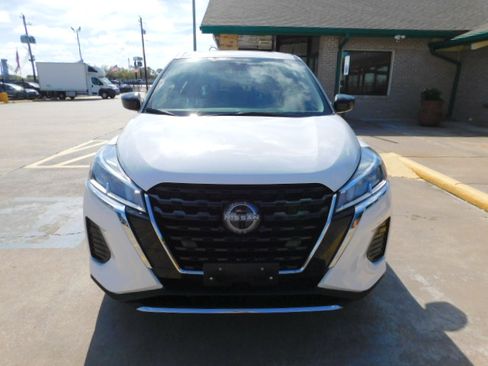 Used 2024 Nissan Kicks S image 3