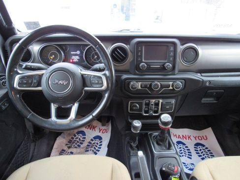Used 2020 Jeep Gladiator Sport image 19