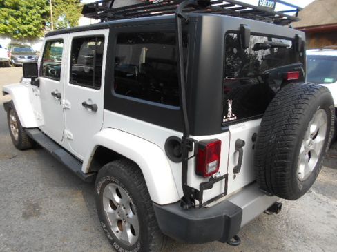 Used 2015 Jeep Wrangler 4WD Unlimited Sahara image 3