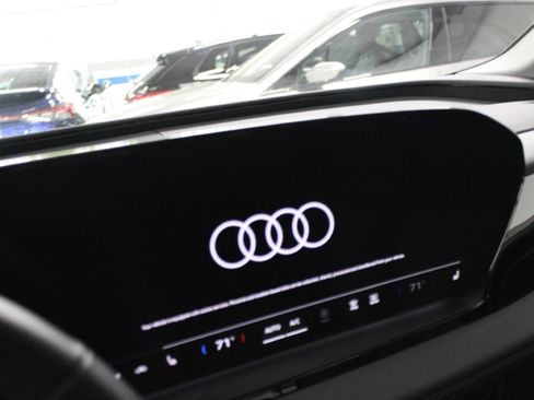 Used 2025 Audi Q6 e-tron Premium RWD image 32