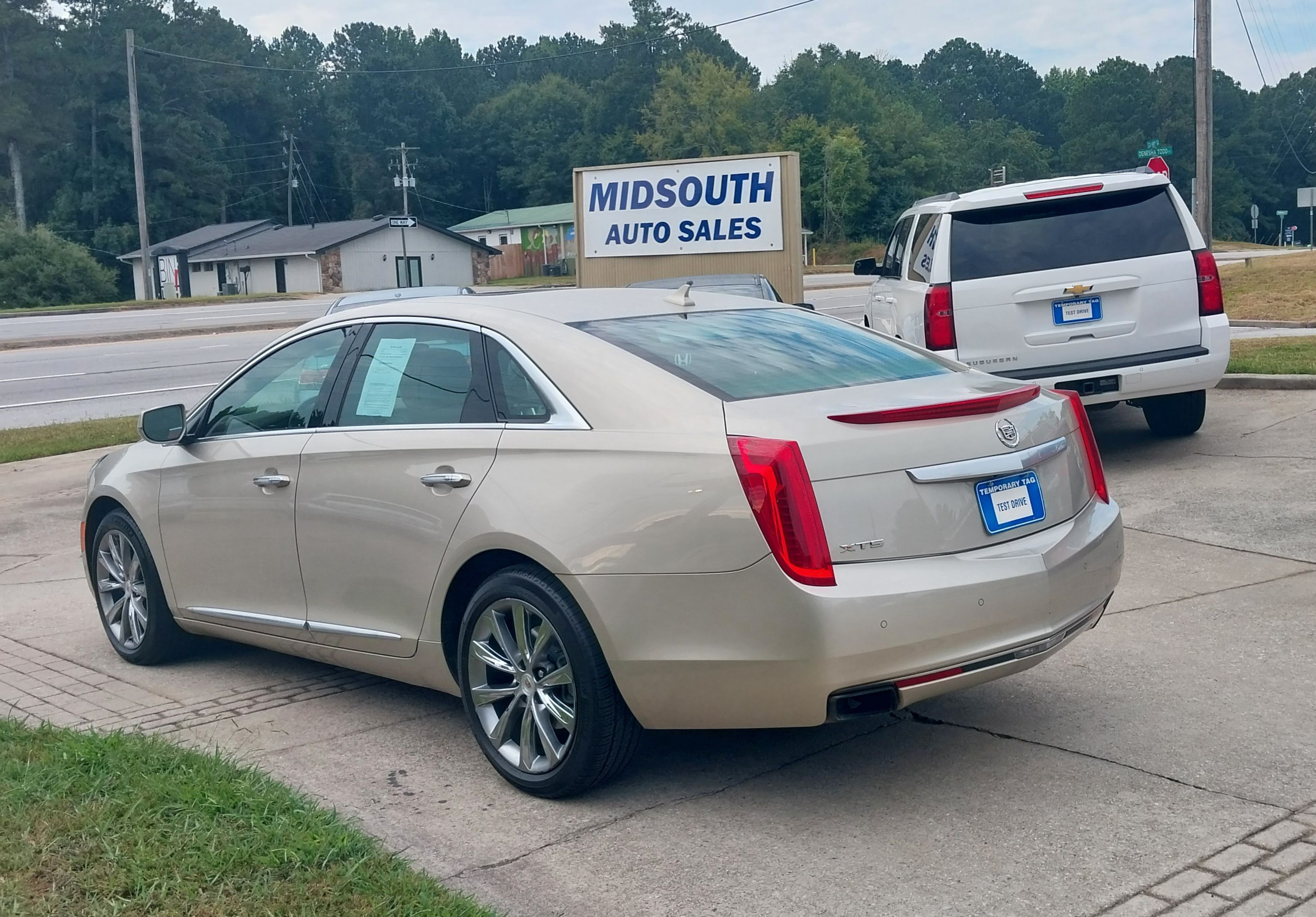 Used 2013 Cadillac XTS Luxury FWD image 4