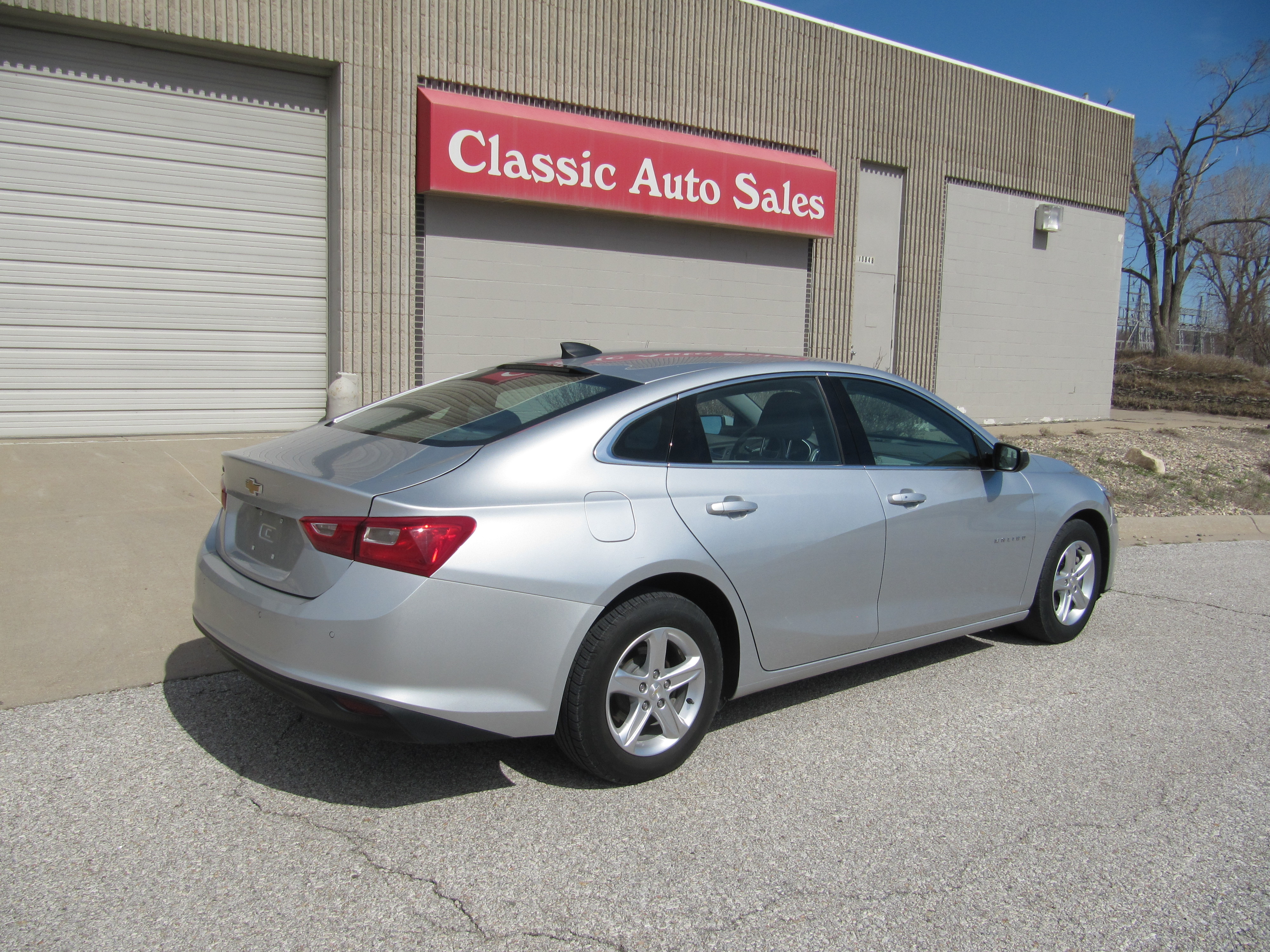 Used 2022 Chevrolet Malibu LS FWD image 3
