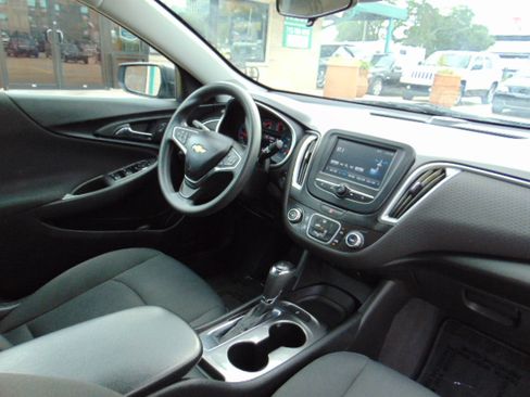 Used 2018 Chevrolet Malibu LS image 27