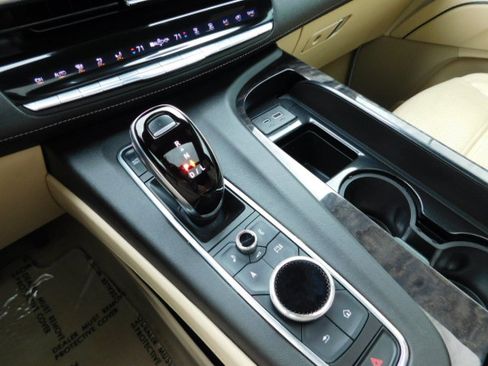 Used 2021 Cadillac Escalade ESV Premium Luxury image 20