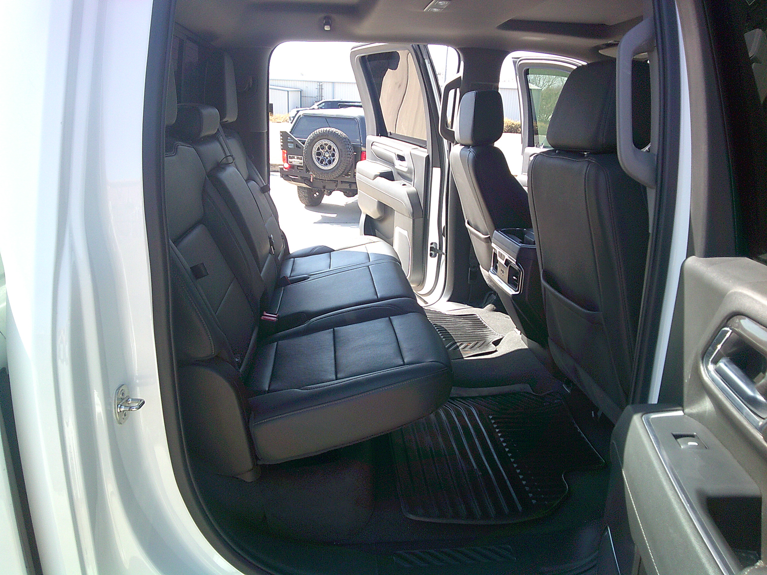 Used 2024 Chevrolet Silverado 2500 LTZ AWD/4WD image 8