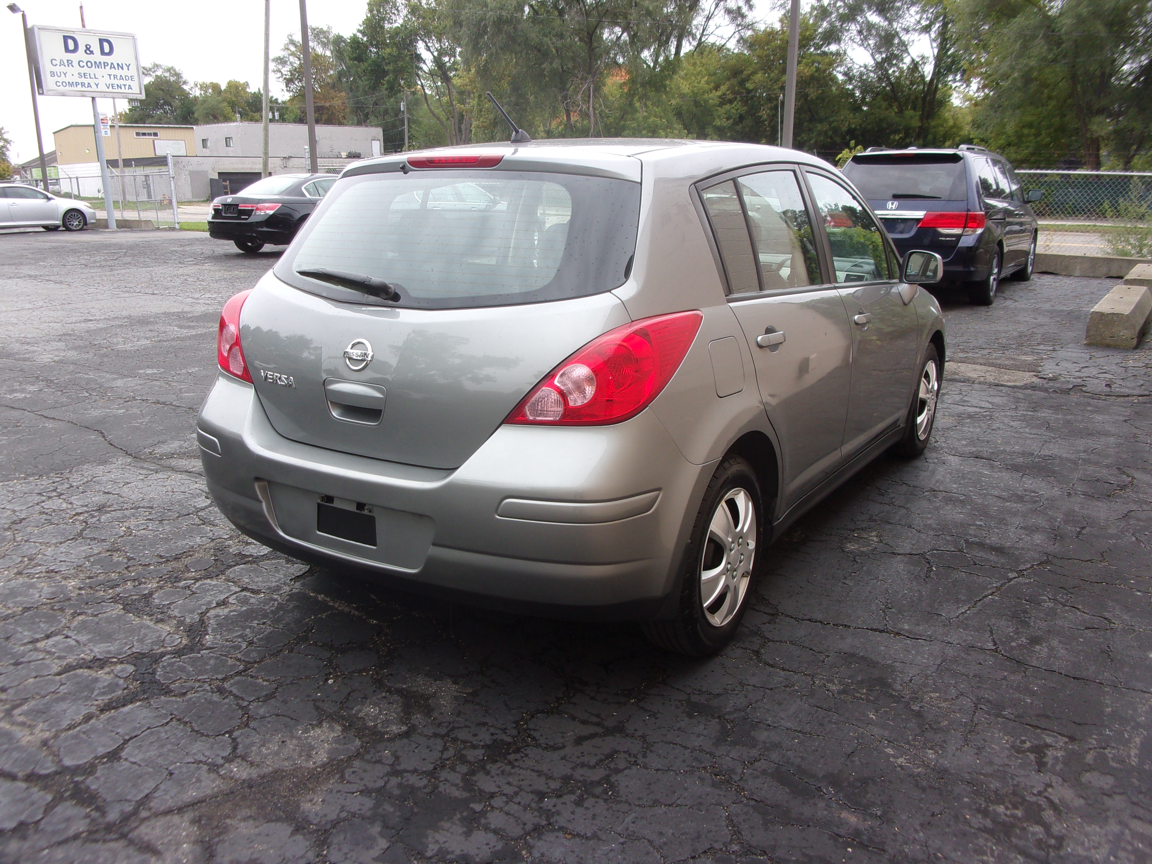 Used 2012 Nissan Versa 1.8 S Hatchback FWD image 4