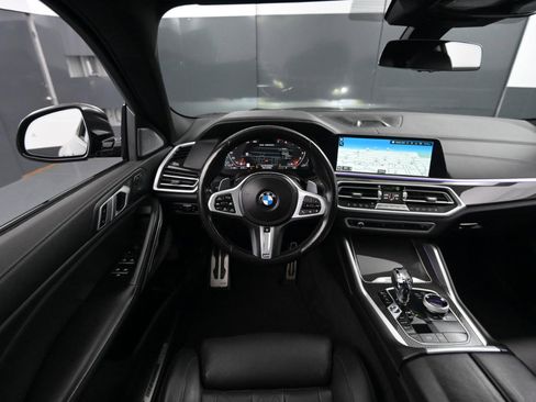 Used 2021 BMW X6 M50i image 23