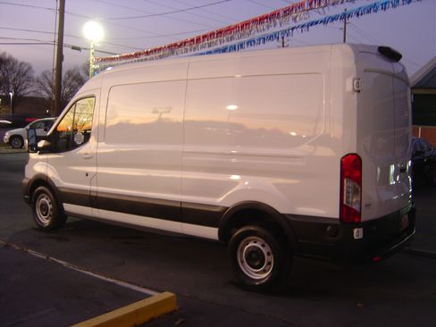 Used 2022 Ford Transit 250 XL image 2