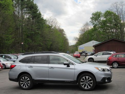 Used 2015 Subaru Outback 3.6R Limited AWD/4WD image 10