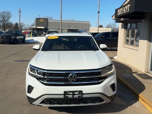 Used 2022 Volkswagen Atlas SE w/ Technology Package image 4