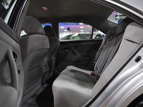 Used 2009 Toyota Camry LE image 18
