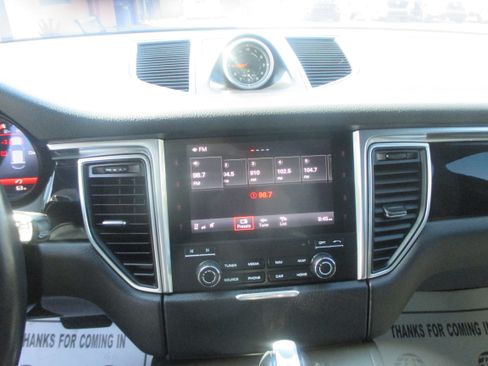 Used 2017 Porsche Macan image 5