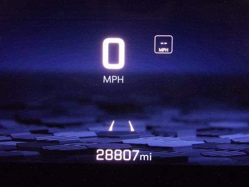 Used 2025 Chevrolet Suburban Z71 image 33