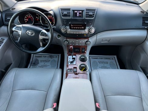 Used 2011 Toyota Highlander Limited image 3