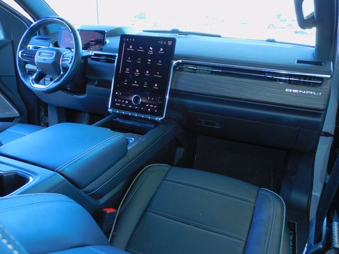 Used 2024 GMC Sierra EV Denali image 2