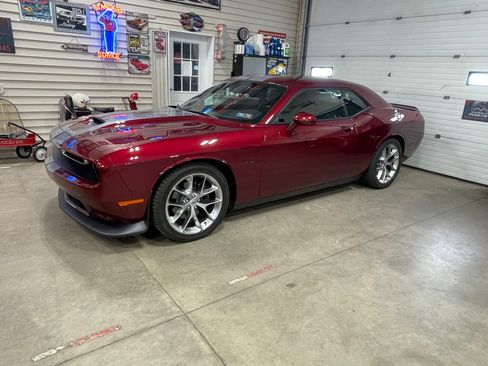 Used 2019 Dodge Challenger R/T image 1