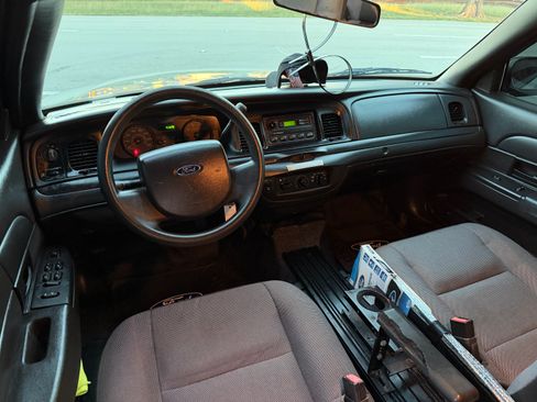 Used 2008 Ford Crown Victoria Police Interceptor RWD image 15