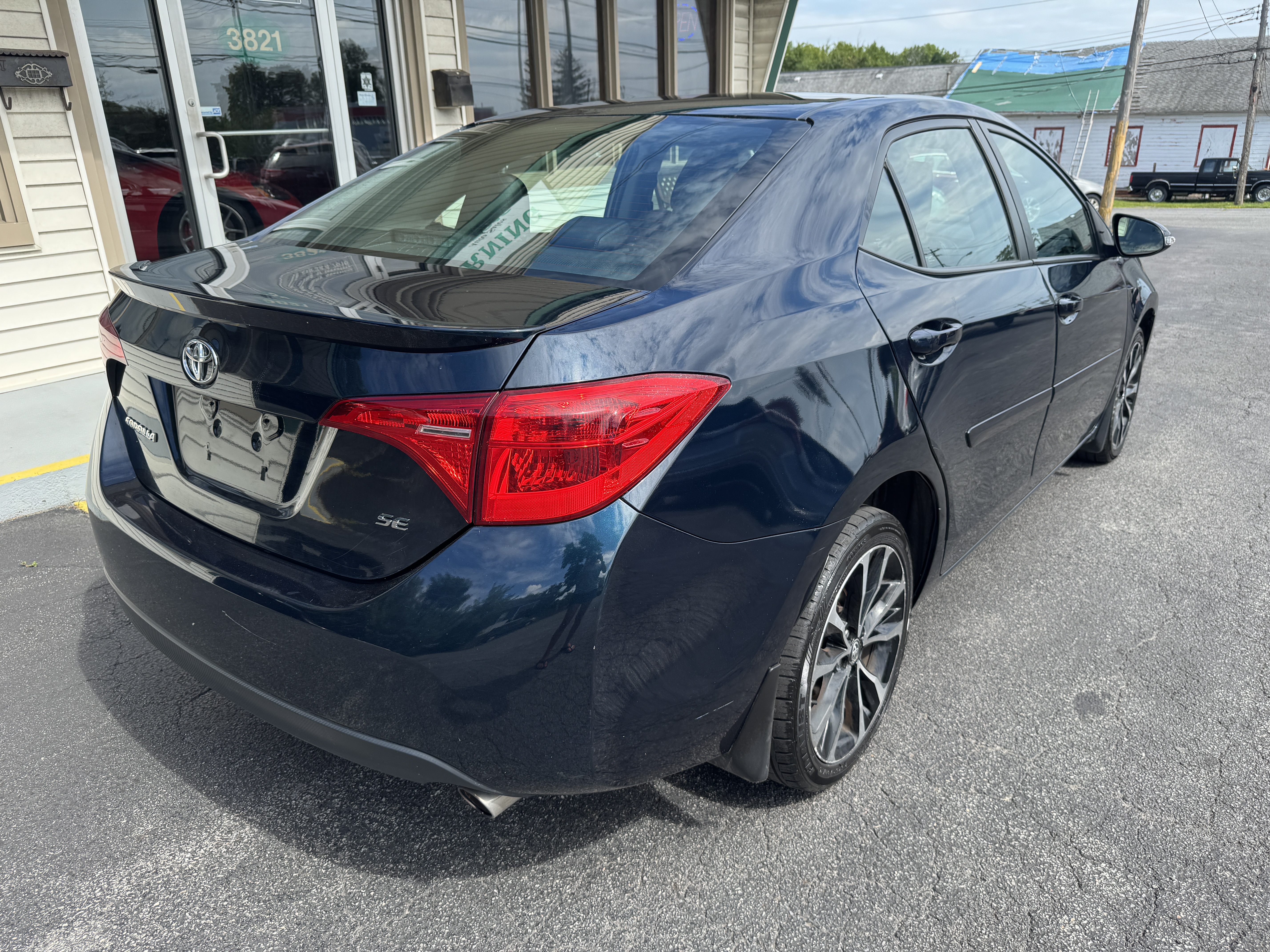 Used 2017 Toyota Corolla SE FWD image 6